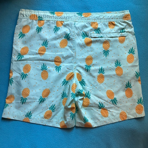 NEW Member's Mark Men's Resort Swim Trunk with a pineapple pattern - Picture 3 of 4